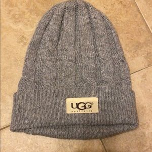 UGG hat and glove set